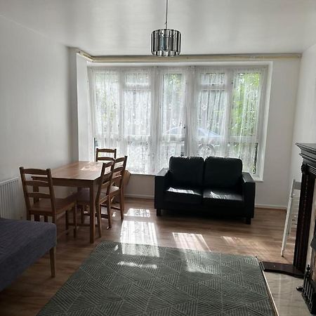 Spacious 2 Bed Flat Barking  Esterno foto