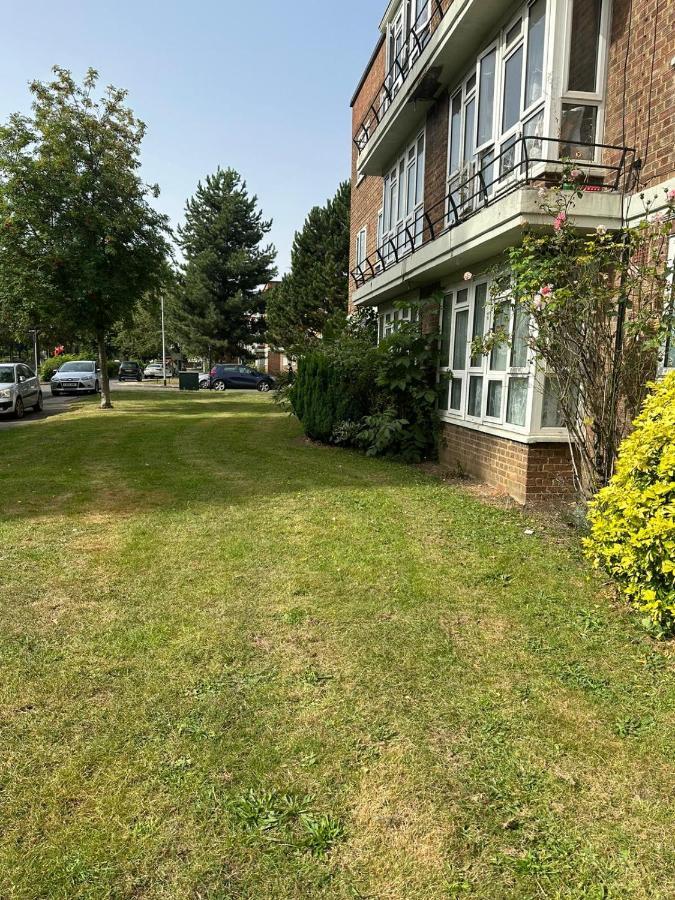 Spacious 2 Bed Flat Barking  Esterno foto
