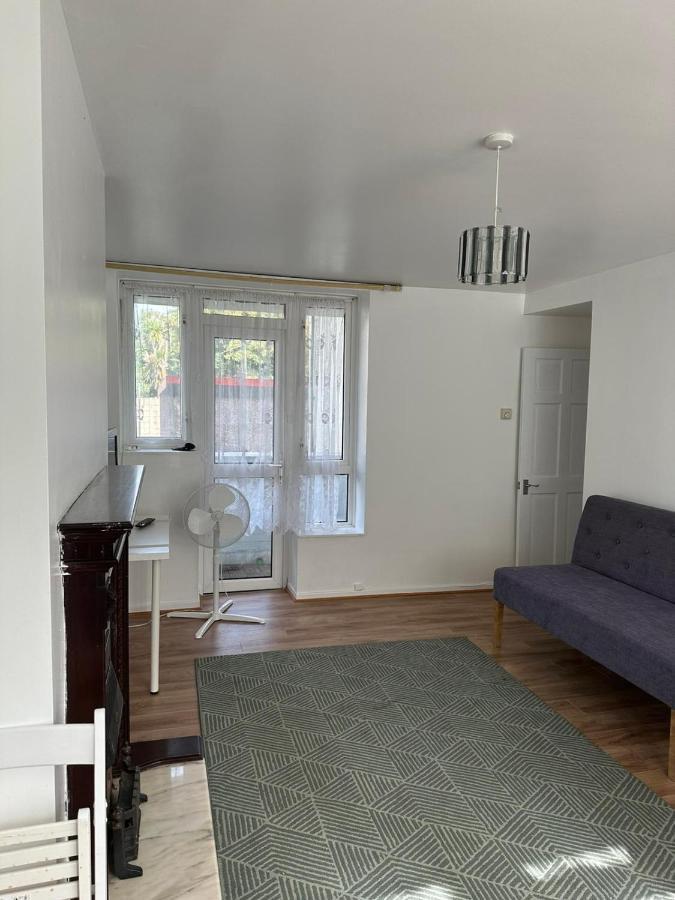 Spacious 2 Bed Flat Barking  Esterno foto